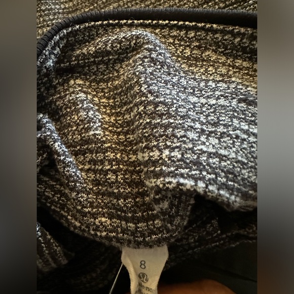 Lululemon jacket/ sweater grey WITH POCKETS/ SIZE 8 - Picture 3 of 7